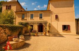 9 room, 330m2 Country house for sale in Roujan - 785 000 € * 9 room, 330m2 Country house for sale in Roujan - 785 000 € *