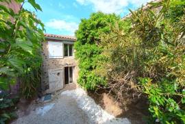 4 room, 140m2 Village house for sale in Lezignan la cebe - 270 000 € * 4 room, 140m2 Village house for sale in Lezignan la cebe - 270 000 € *