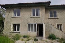 Proyecto de renovación con gran jardín entre Byala y Polski Trambesh