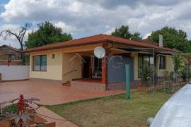 Maison meublée de plain-pied avec grand jardin dans le village de Fakia, région de Bourgas