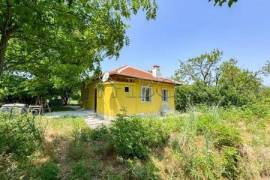 Maison avec 3 chambres et grand jardin | Dyulevo, région de Bourgas