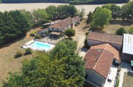 Isolated Character Home with Two Independent Gites, 5 Acres and Stunning Pool. - €421,000
