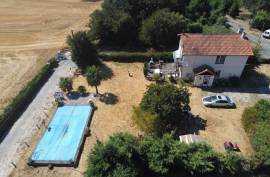 Peaceful Country Home with 4 Bedrooms, Views, Barn and Pool - €134400 Peaceful Country Home with 4 Bedrooms, Views, Barn and Pool - €134400