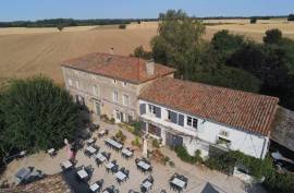 Character Home with Guest Suites and Commercial Possibilities On One Acre - €220,000 Character Home with Guest Suites and Commercial Possibilities On One Acre - €220,000