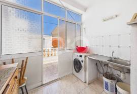 Charming Traditional 4-Bedroom Villa in Espiche – Lagos