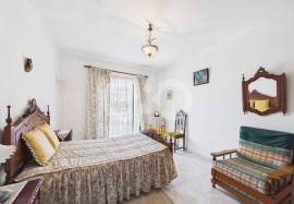 Charming Traditional 4-Bedroom Villa in Espiche – Lagos