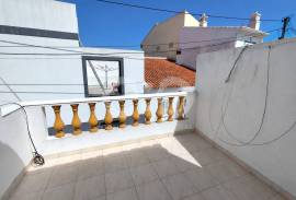 Charming Traditional 4-Bedroom Villa in Espiche – Lagos