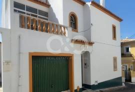 Charming Traditional 4-Bedroom Villa in Espiche – Lagos