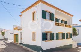 Charming Traditional 4-Bedroom Villa in Espiche – Lagos