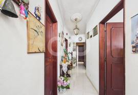 Charming Traditional 4-Bedroom Villa in Espiche – Lagos