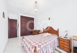Charming Traditional 4-Bedroom Villa in Espiche – Lagos