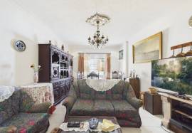 Charming Traditional 4-Bedroom Villa in Espiche – Lagos
