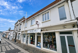 Commercial Building in the Center of Praia da Vitória