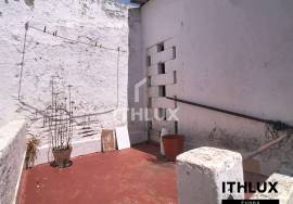 T1 next to the castle in the heart of the historic center of Campo Maior, a good investment opportunity.