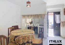 T1 next to the castle in the heart of the historic center of Campo Maior, a good investment opportunity.