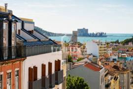 Renovated 2 bedroom apartment | Next to the Pestana Palace Hotel.