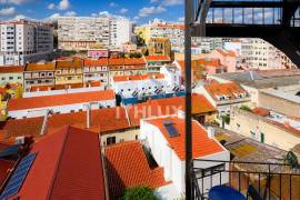 Renovated 2 bedroom apartment | Next to the Pestana Palace Hotel.