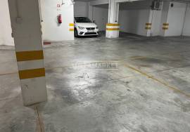 Covered parking with 15 m2 located on Rua do Mocimento das Forças Armadas in the epicenter of Albufeira Covered parking with 15 m2 located on Rua do Mocimento das Forças Armadas in the epicenter of Albufeira