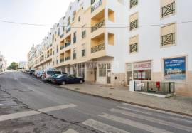 Covered parking with 15 m2 located on Rua do Mocimento das Forças Armadas in the epicenter of Albufeira Covered parking with 15 m2 located on Rua do Mocimento das Forças Armadas in the epicenter of Albufeira