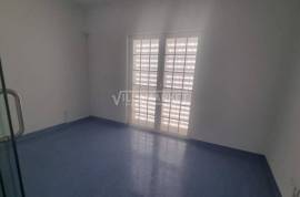 Urban banking building consisting of 2 floors located in a consolidated residential area in Brejos de Azeitão Urban banking building consisting of 2 floors located in a consolidated residential area in Brejos de Azeitão
