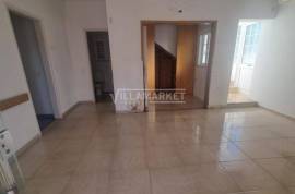 Urban banking building consisting of 2 floors located in a consolidated residential area in Brejos de Azeitão Urban banking building consisting of 2 floors located in a consolidated residential area in Brejos de Azeitão