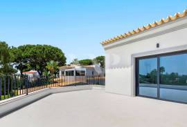 Contemporary 4 Bedroom Villa with Infinity Pool, Vilamoura Contemporary 4 Bedroom Villa with Infinity Pool, Vilamoura