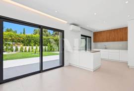 Contemporary 4 Bedroom Villa with Infinity Pool, Vilamoura Contemporary 4 Bedroom Villa with Infinity Pool, Vilamoura