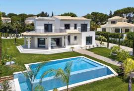 Contemporary 4 Bedroom Villa with Infinity Pool, Vilamoura Contemporary 4 Bedroom Villa with Infinity Pool, Vilamoura