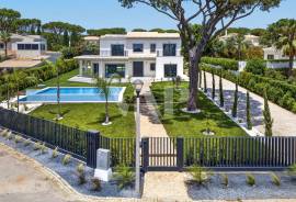 Contemporary 4 Bedroom Villa with Infinity Pool, Vilamoura