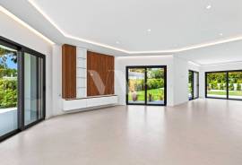 Contemporary 4 Bedroom Villa with Infinity Pool, Vilamoura Contemporary 4 Bedroom Villa with Infinity Pool, Vilamoura