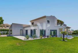Contemporary 4 Bedroom Villa with Infinity Pool, Vilamoura Contemporary 4 Bedroom Villa with Infinity Pool, Vilamoura