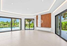 Contemporary 4 Bedroom Villa with Infinity Pool, Vilamoura Contemporary 4 Bedroom Villa with Infinity Pool, Vilamoura