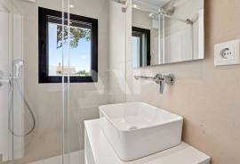Contemporary 4 Bedroom Villa with Infinity Pool, Vilamoura Contemporary 4 Bedroom Villa with Infinity Pool, Vilamoura