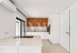Contemporary 4 Bedroom Villa with Infinity Pool, Vilamoura Contemporary 4 Bedroom Villa with Infinity Pool, Vilamoura