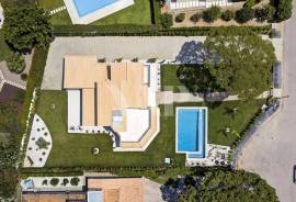 Contemporary 4 Bedroom Villa with Infinity Pool, Vilamoura Contemporary 4 Bedroom Villa with Infinity Pool, Vilamoura