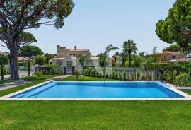 Contemporary 4 Bedroom Villa with Infinity Pool, Vilamoura Contemporary 4 Bedroom Villa with Infinity Pool, Vilamoura