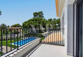Contemporary 4 Bedroom Villa with Infinity Pool, Vilamoura Contemporary 4 Bedroom Villa with Infinity Pool, Vilamoura