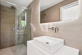 Contemporary 4 Bedroom Villa with Infinity Pool, Vilamoura Contemporary 4 Bedroom Villa with Infinity Pool, Vilamoura