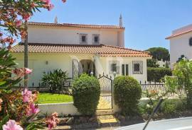 3 Bedroom Villa with Pool 50 Meters from the Golf Course, Vilamoura 3 Bedroom Villa with Pool 50 Meters from the Golf Course, Vilamoura