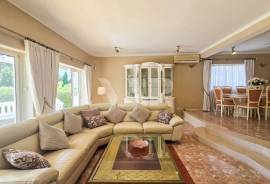 3 Bedroom Villa with Pool 50 Meters from the Golf Course, Vilamoura 3 Bedroom Villa with Pool 50 Meters from the Golf Course, Vilamoura