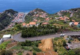 Land with Open Views and Excellent Sun Exposure in Ribeira Brava