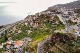 Land with Approved Project in the Heart of Campanário