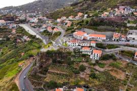 Land with Approved Project in the Heart of Campanário