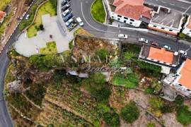 Land with Approved Project in the Heart of Campanário