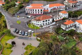 Land with Approved Project in the Heart of Campanário