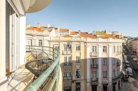 5 Bedroom Art Déco Apartment for Sale in Anjos, Lisbon | 197m² Luxury Heritage Property 5 Bedroom Art Déco Apartment for Sale in Anjos, Lisbon | 197m² Luxury Heritage Property