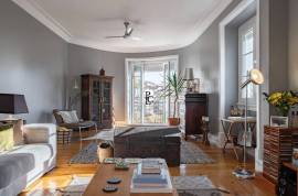 5 Bedroom Art Déco Apartment for Sale in Anjos, Lisbon | 197m² Luxury Heritage Property 5 Bedroom Art Déco Apartment for Sale in Anjos, Lisbon | 197m² Luxury Heritage Property
