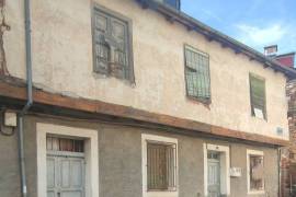 Excellent 6 Bed House To Renovate For Sale in Calamocos LEON Spain