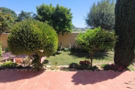 A Spacious House Offering 190 M2 Of Living Space On 1003 M2 Of Land, With Lovely Views And A Superb Landscaped Garden. A Spacious House Offering 190 M2 Of Living Space On 1003 M2 Of Land, With Lovely Views And A Superb Landscaped Garden.