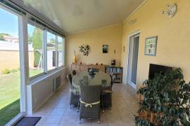 A Spacious House Offering 190 M2 Of Living Space On 1003 M2 Of Land, With Lovely Views And A Superb Landscaped Garden. A Spacious House Offering 190 M2 Of Living Space On 1003 M2 Of Land, With Lovely Views And A Superb Landscaped Garden.